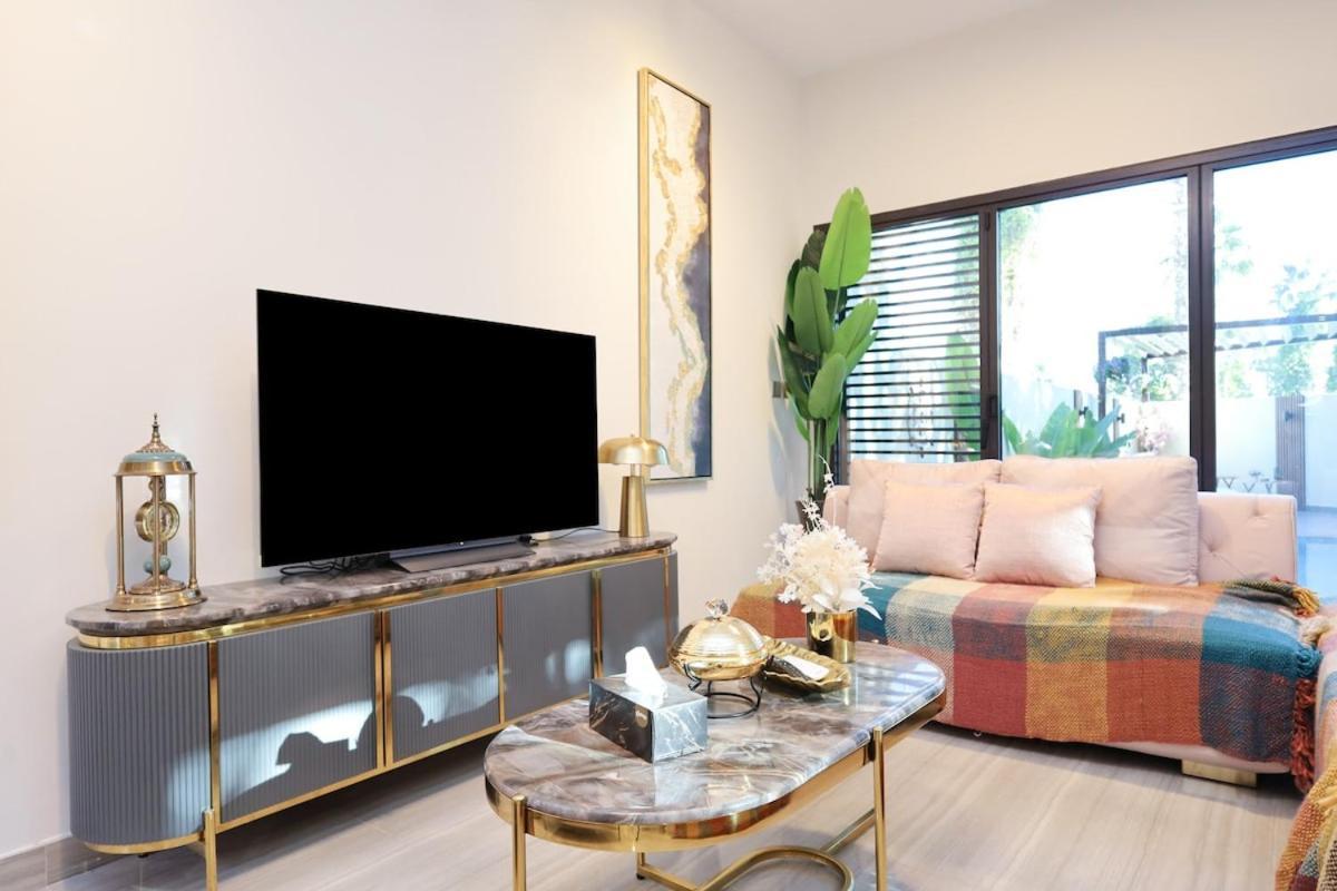Stunning 4 Bed Villa, Private Pool, Damac Hills Dubai Esterno foto